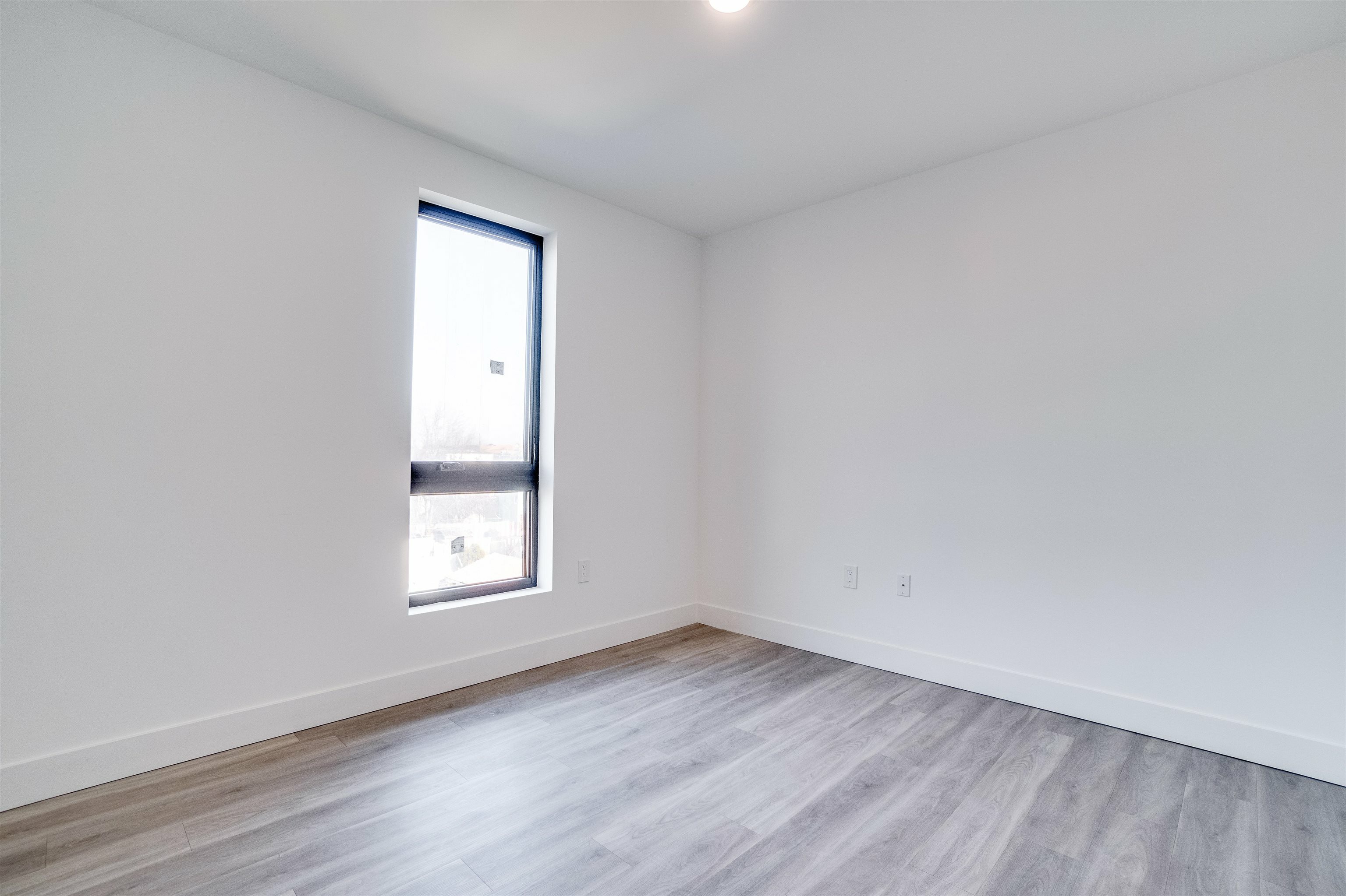 Property Photo:  115-117 West  2nd St 403  NJ 07022 