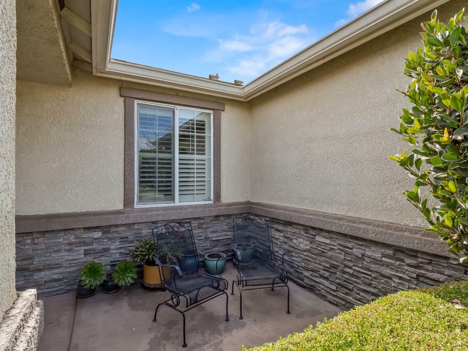 Property Photo:  1413 Vineyard Place  CA 93230 