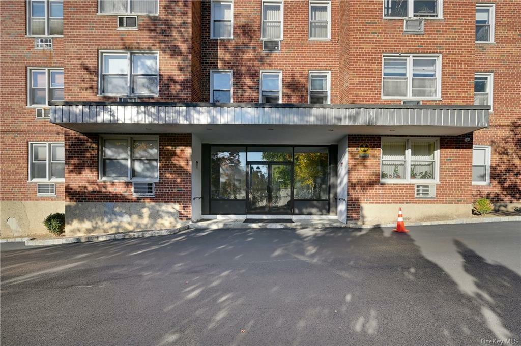 Property Photo:  510 Midland Avenue 1G  NY 10704 