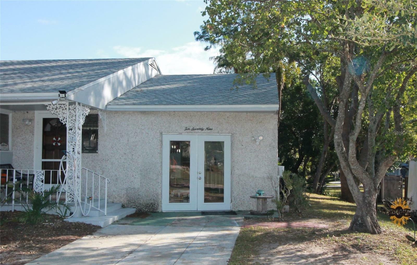 Property Photo:  1079 W Magnolia Street  FL 34711 