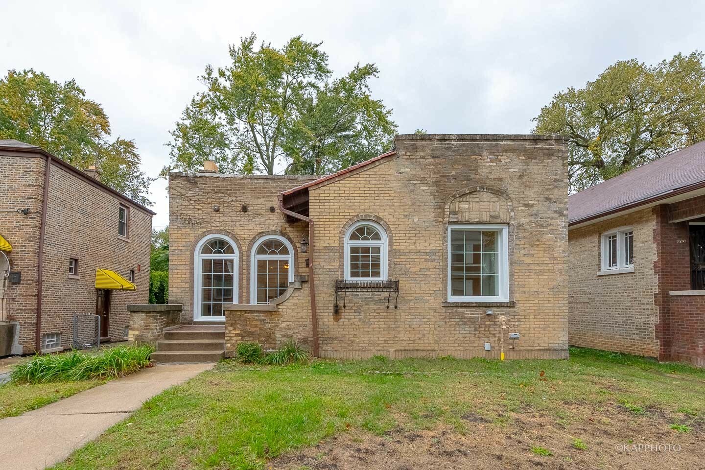 Property Photo:  1712 W Beverly Glen Parkway  IL 60643 