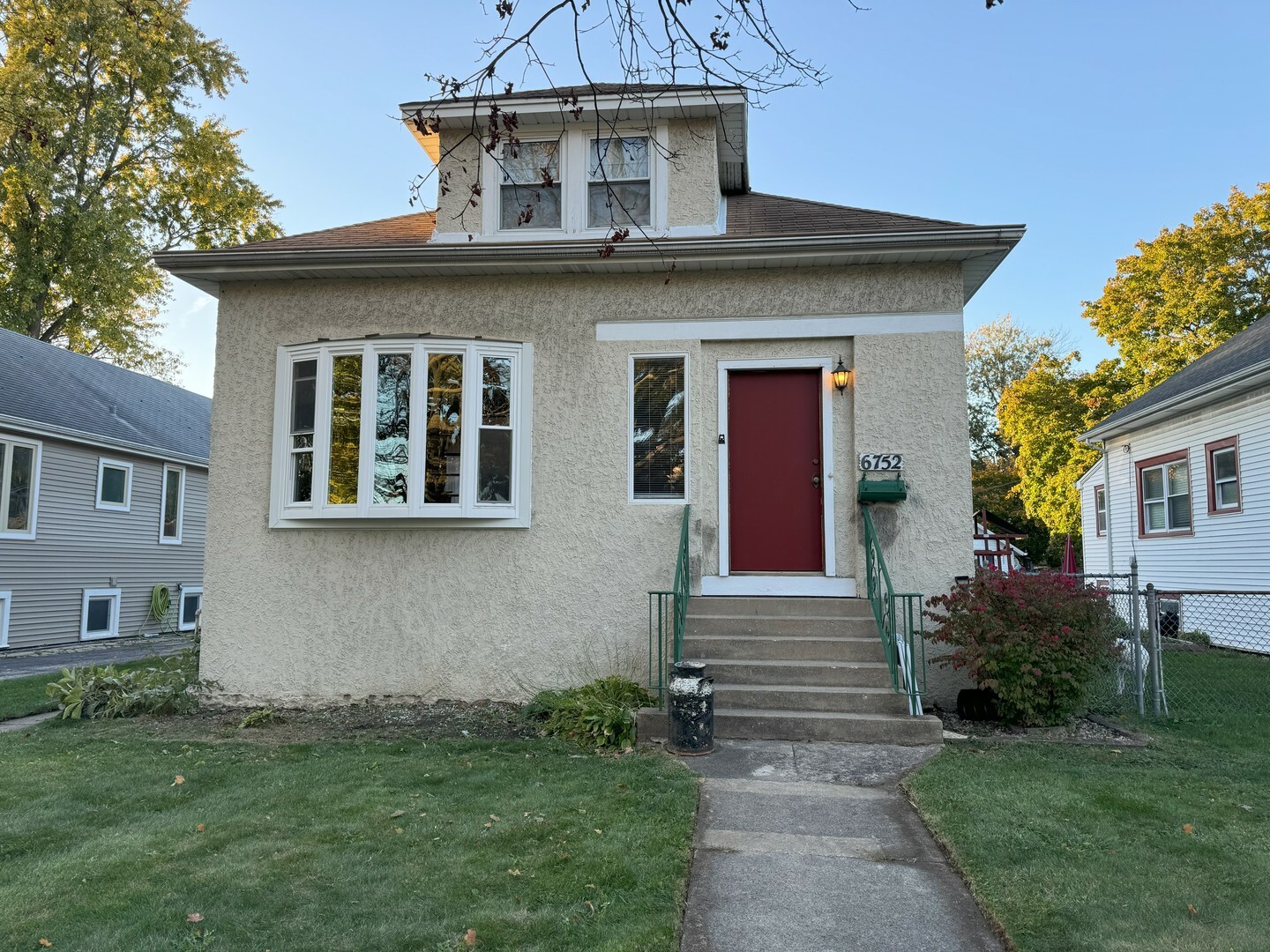 Property Photo:  6752 N Olympia Avenue  IL 60631 