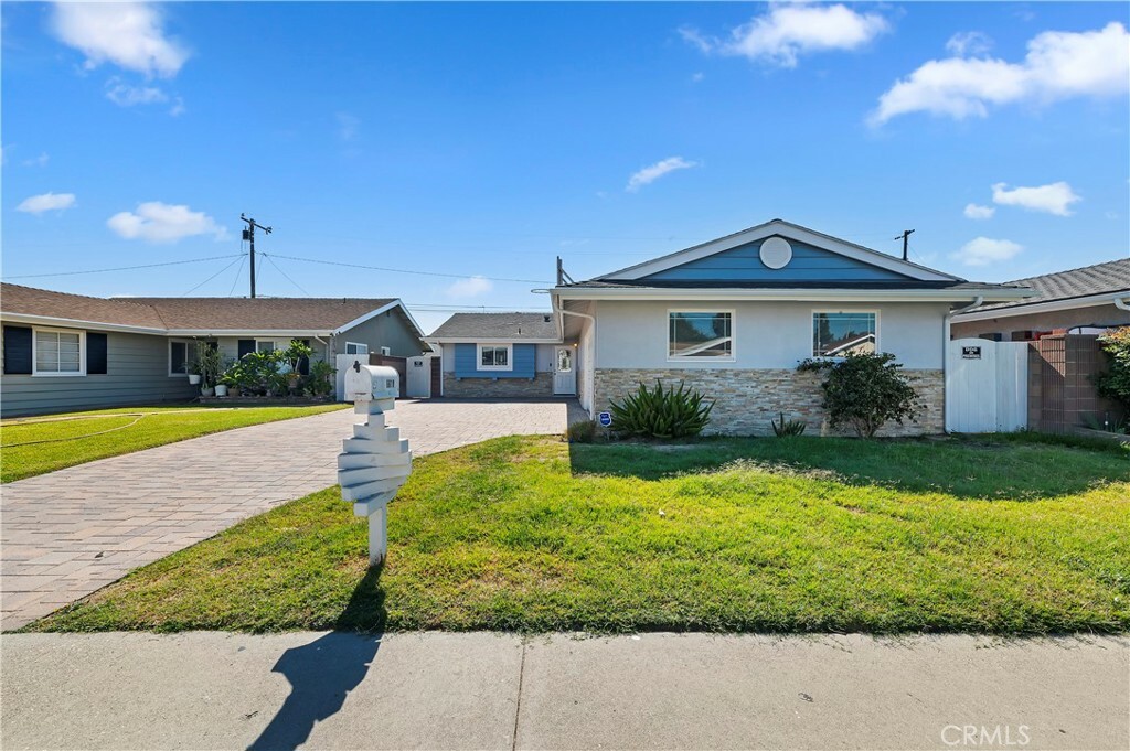 Property Photo:  6618 Dillman Street  CA 90713 