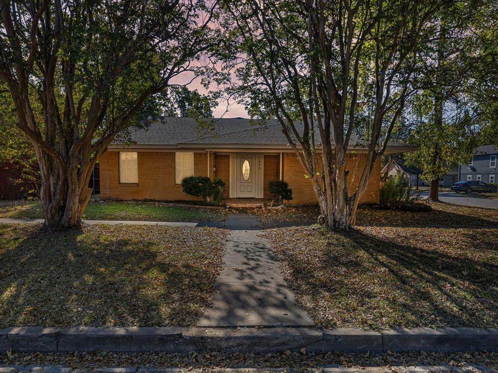 Property Photo:  409 W Crockett Street  TX 75119 