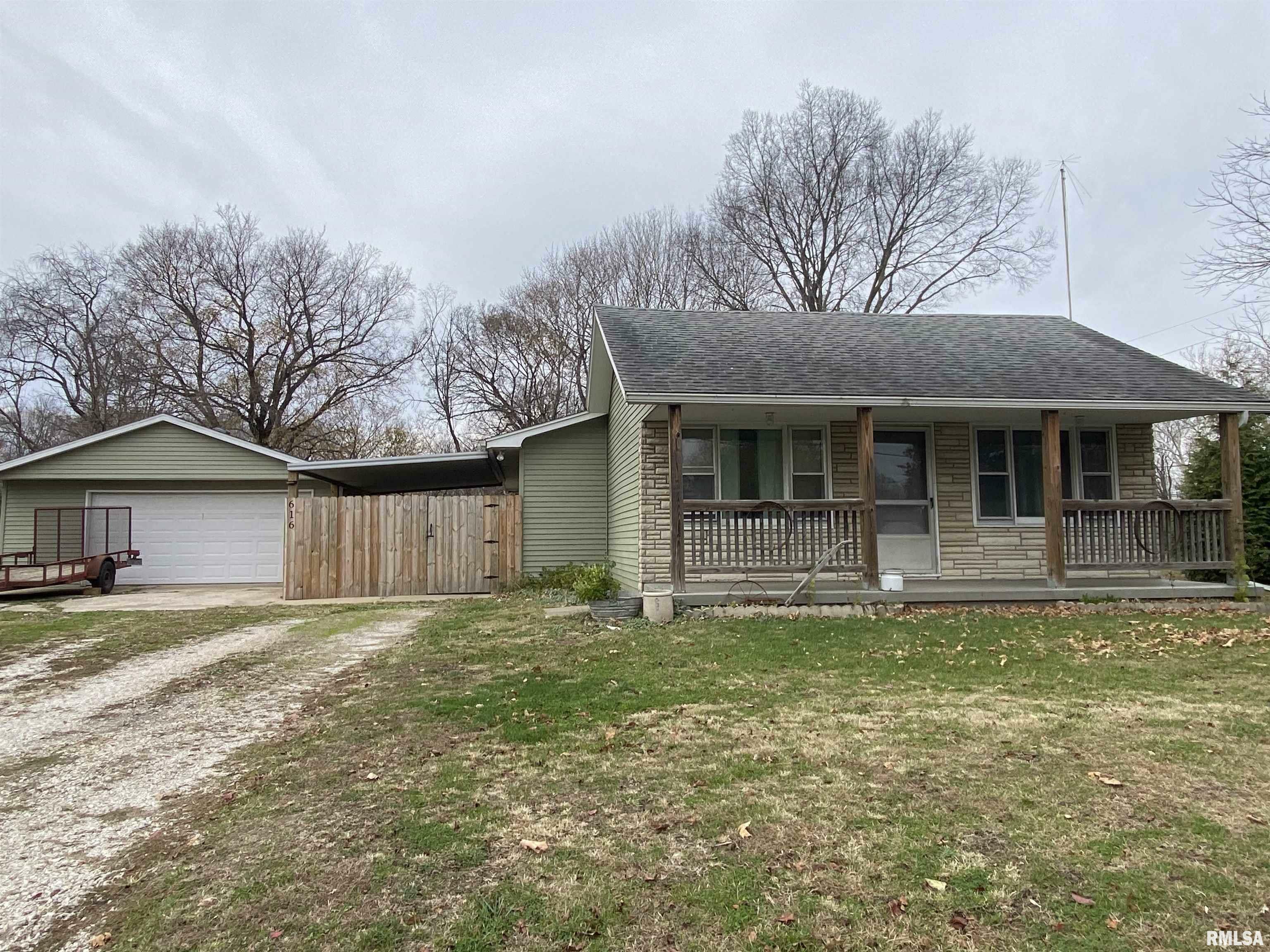 Property Photo:  616 N Grand Avenue  IL 61563 