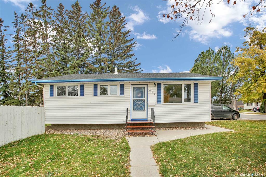 Property Photo:  401 St Laurent Crescent  SK S7L 4X3 