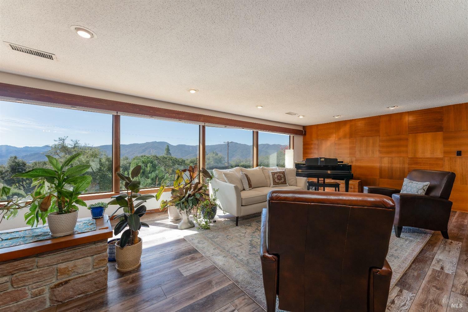 Property Photo:  1800 Ridge Road  CA 95482 