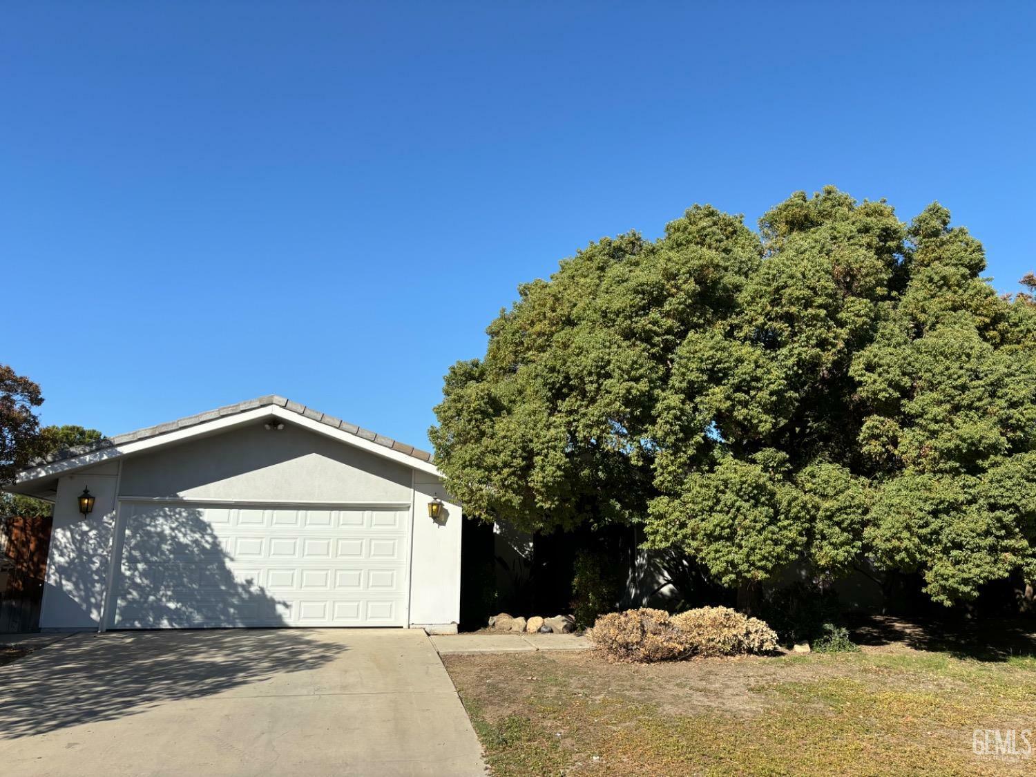 Property Photo:  3700 Bianchi Way  CA 93309 