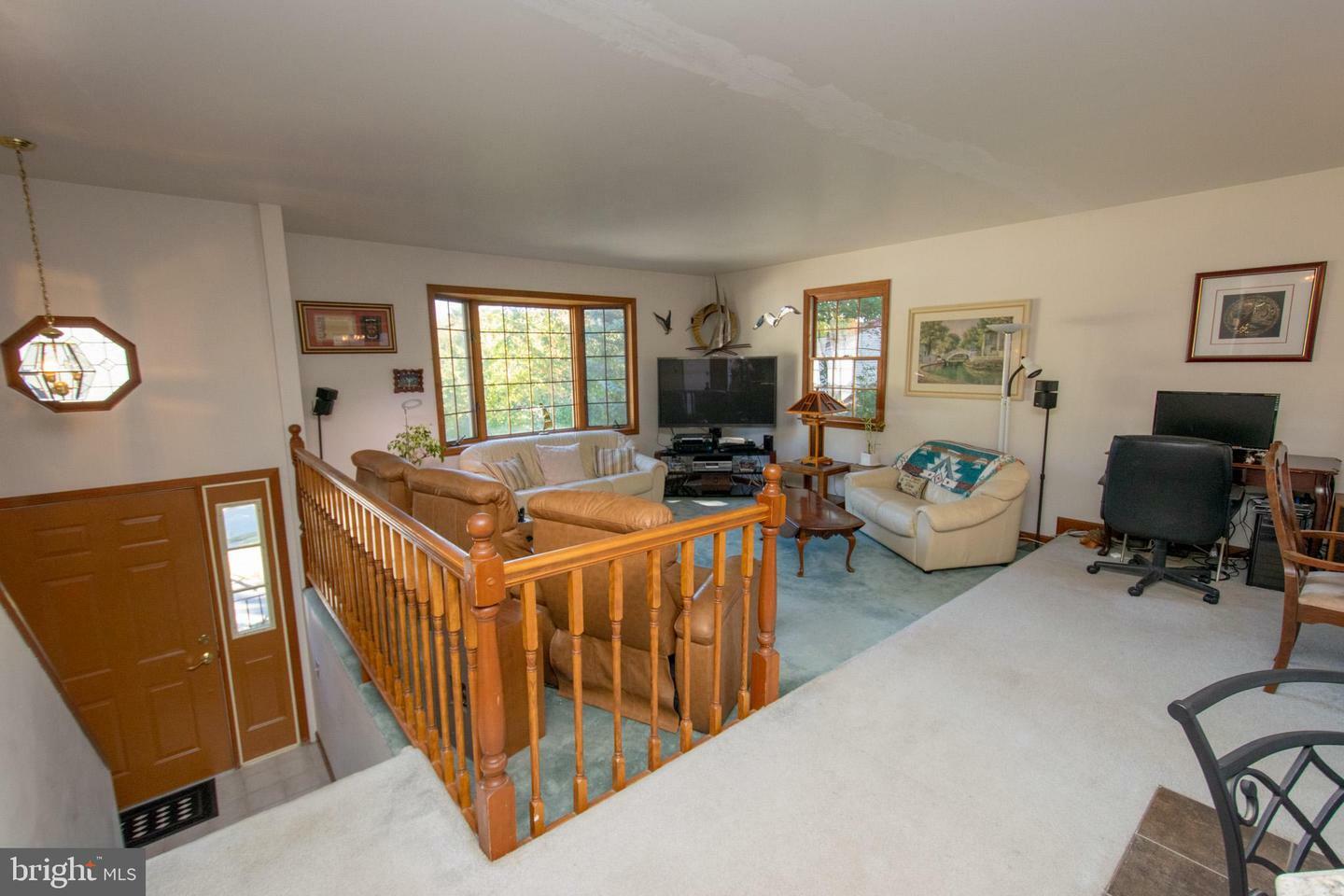 Property Photo:  9 Roberts Circle  PA 19061 