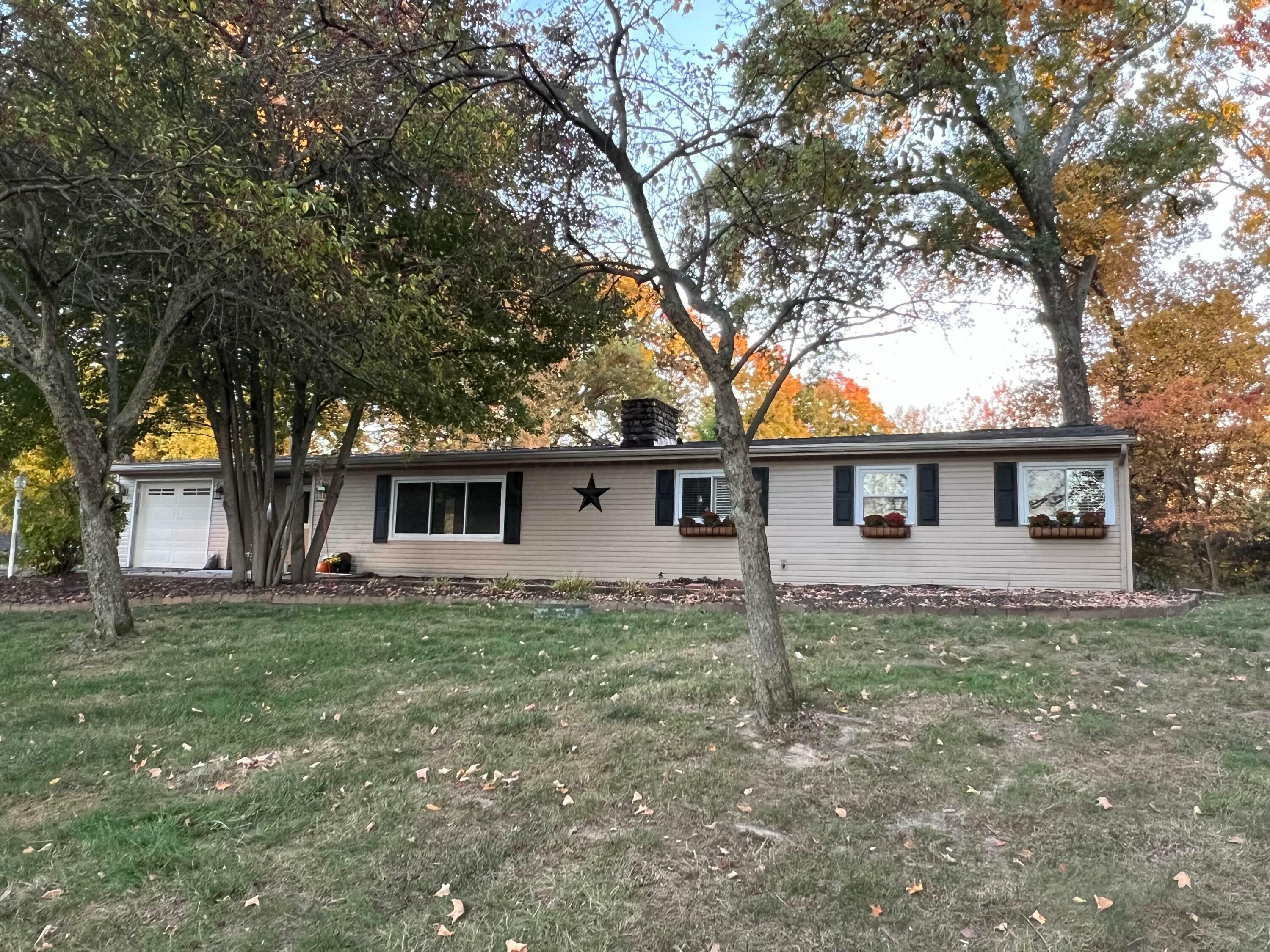 Property Photo:  1175 Longwood NE Drive  OH 43130 