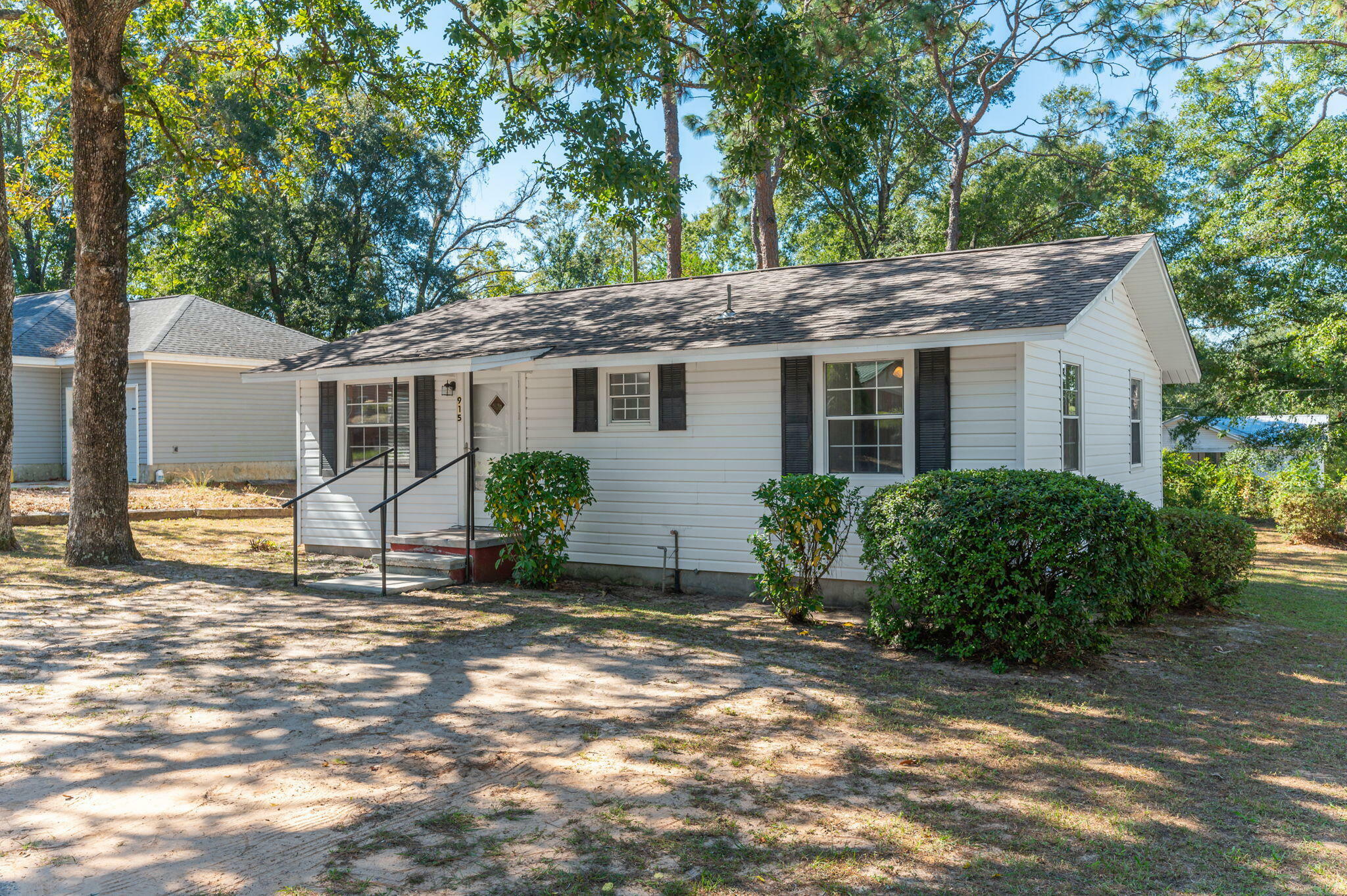 Property Photo:  915 Alabama Street  FL 32536 