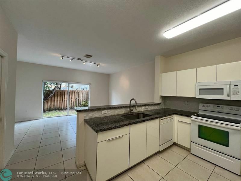 Property Photo:  8305 NW 108th Ave Unit 4  FL 33178 