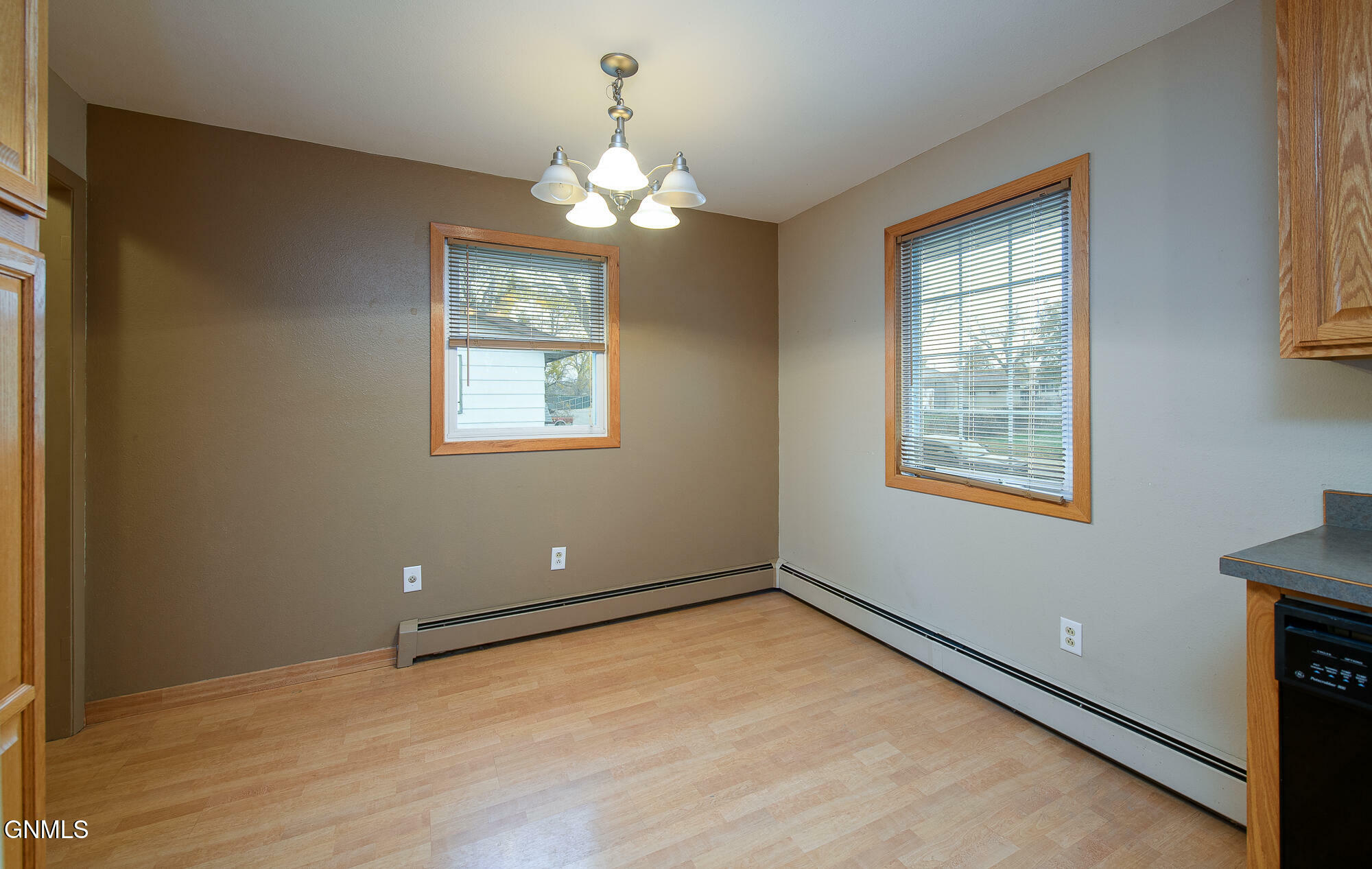 Property Photo:  206 5th Avenue SW  ND 58554 