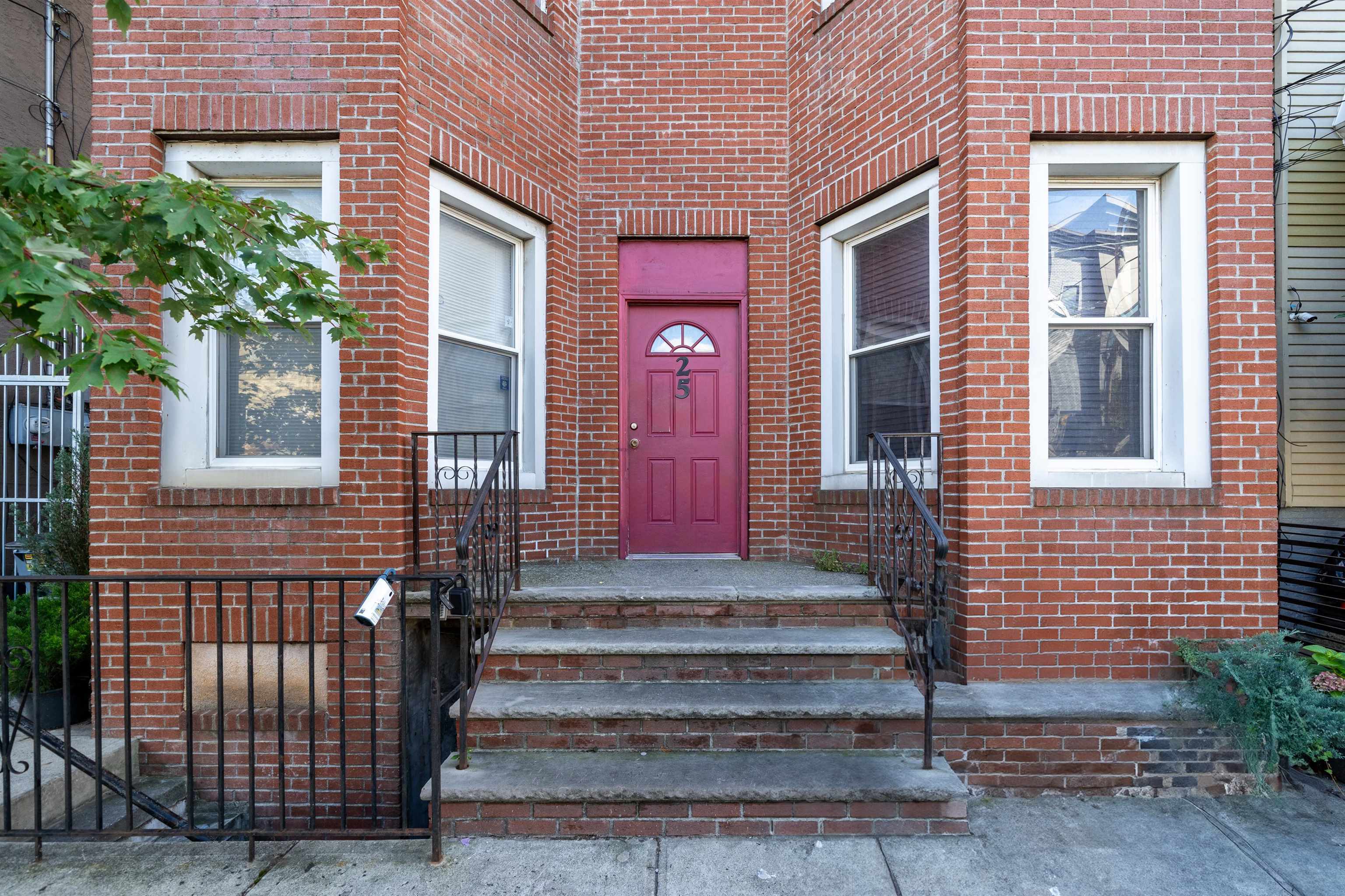 Property Photo:  25 Bleecker St 5  NJ 07307 