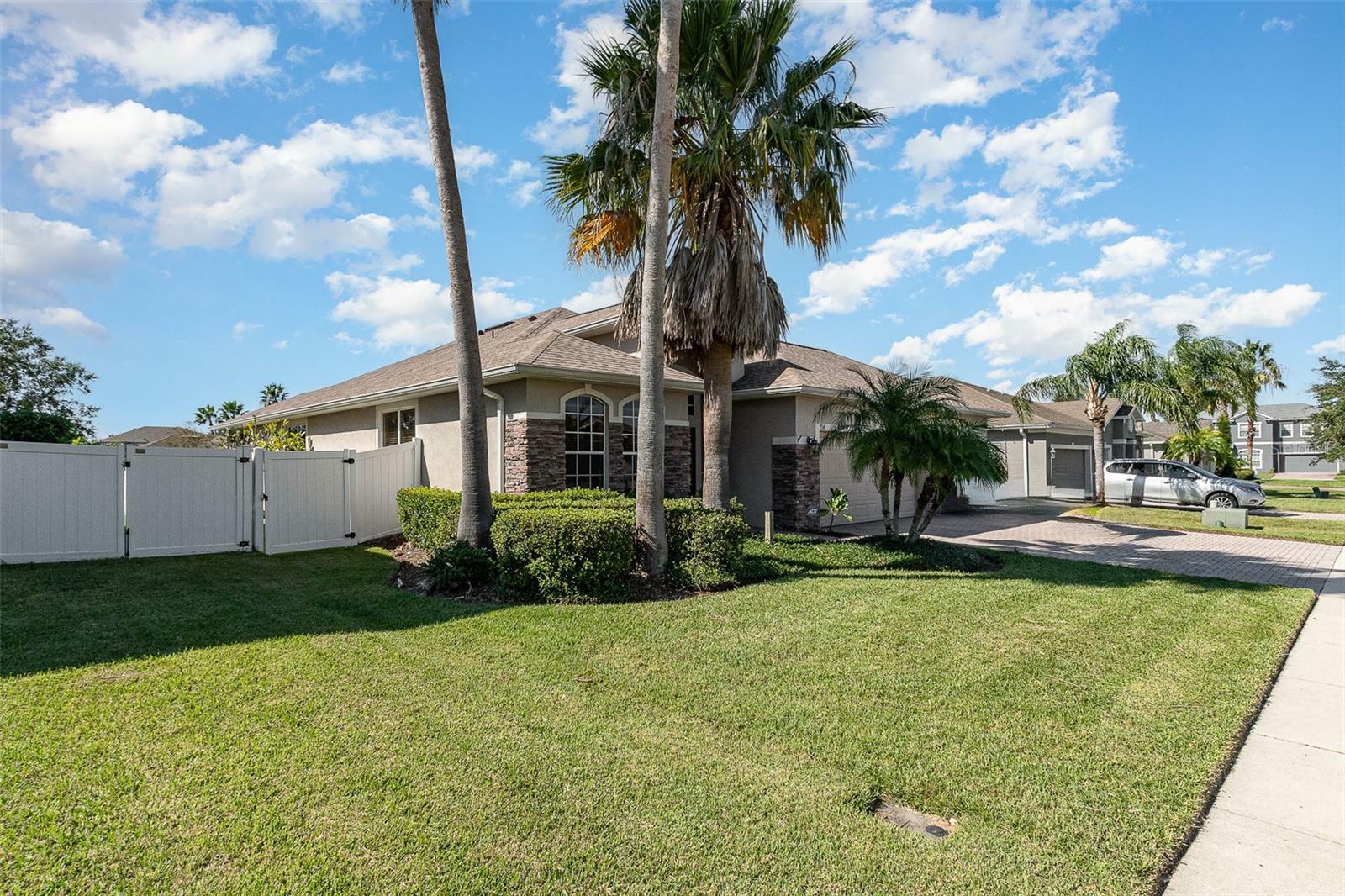 Property Photo:  714 Bellshire Way  FL 34787 