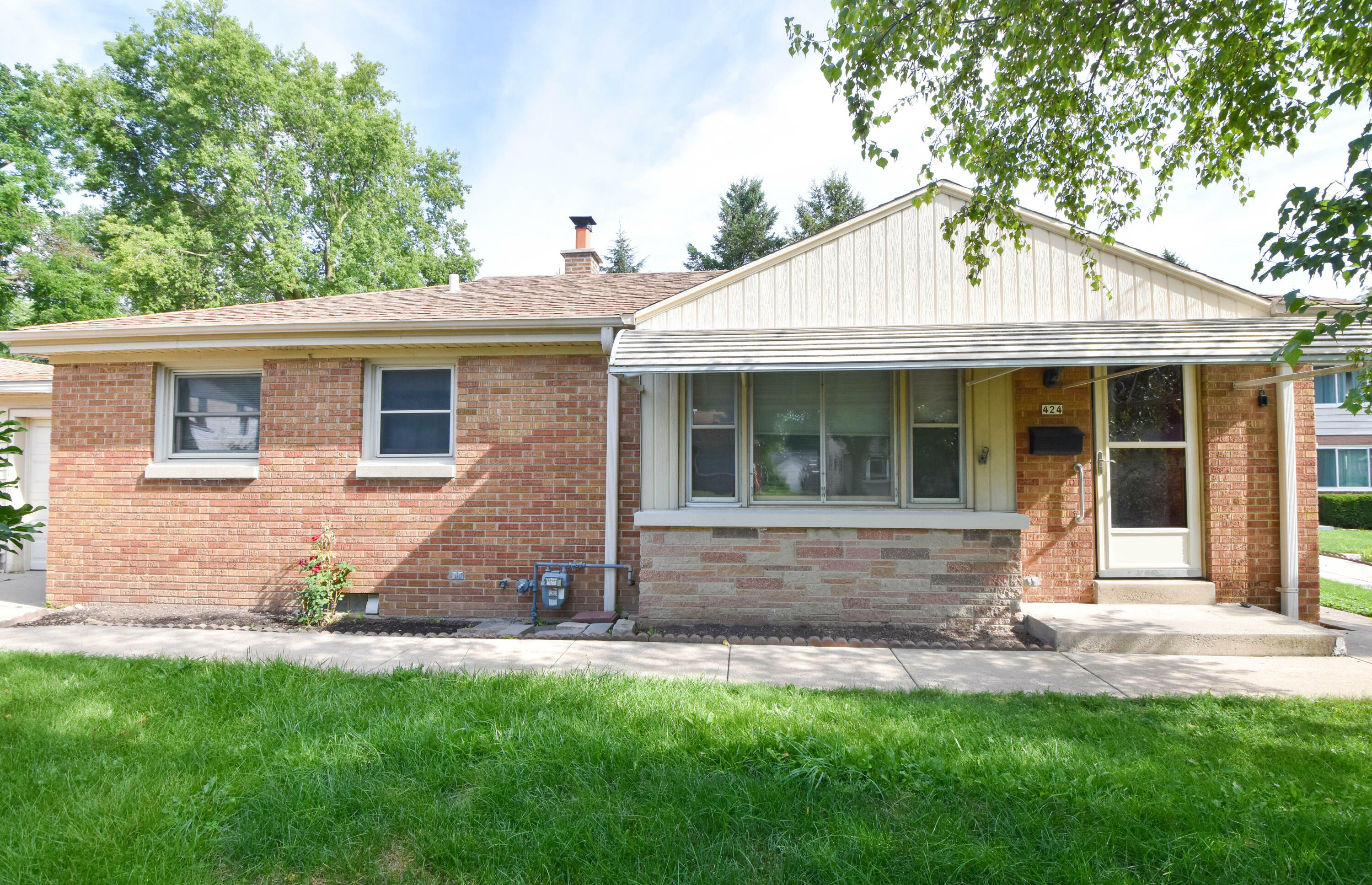 Property Photo:  424 E Warnimont Ave  WI 53207 