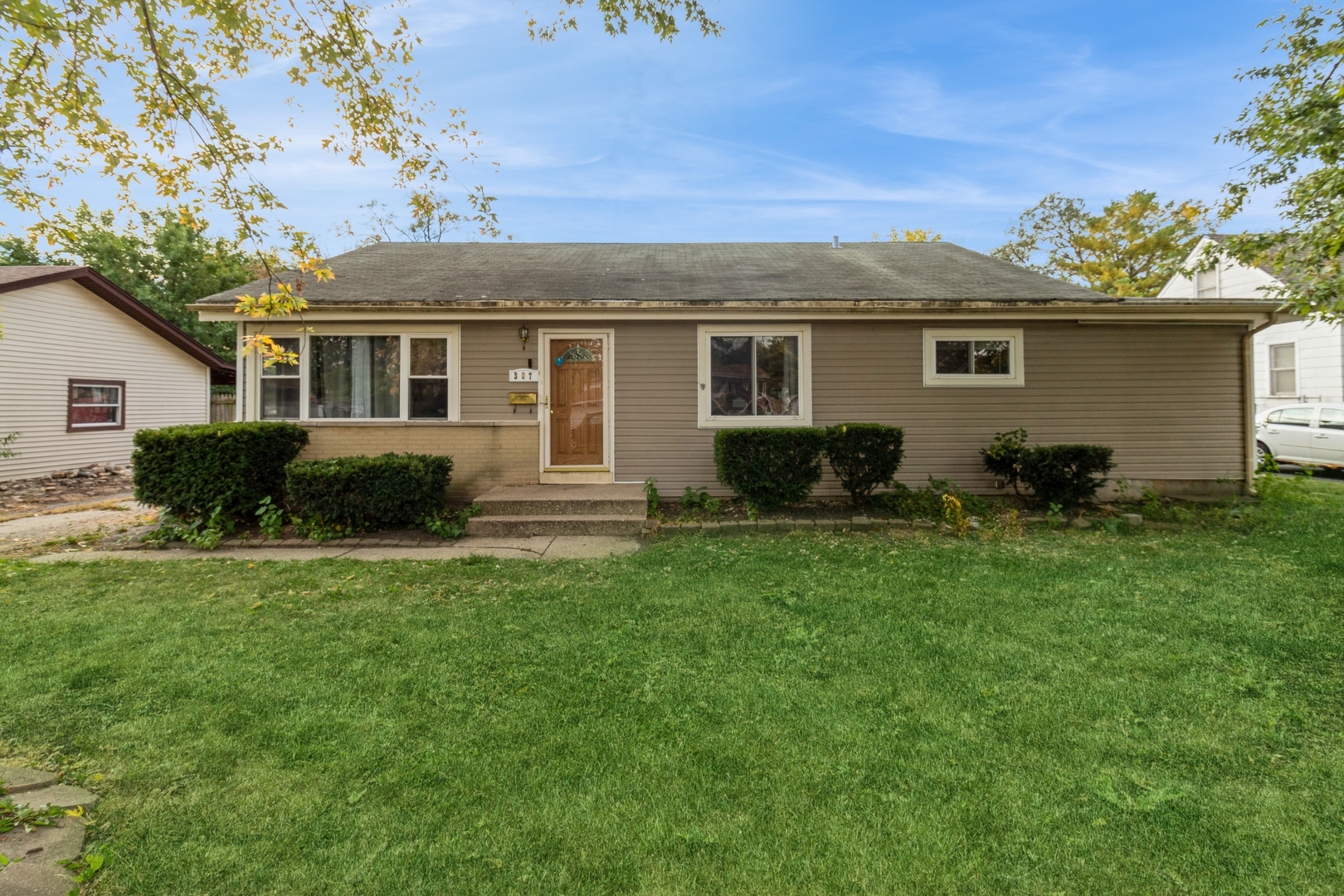 Property Photo:  307 Victoria Drive  IL 60164 