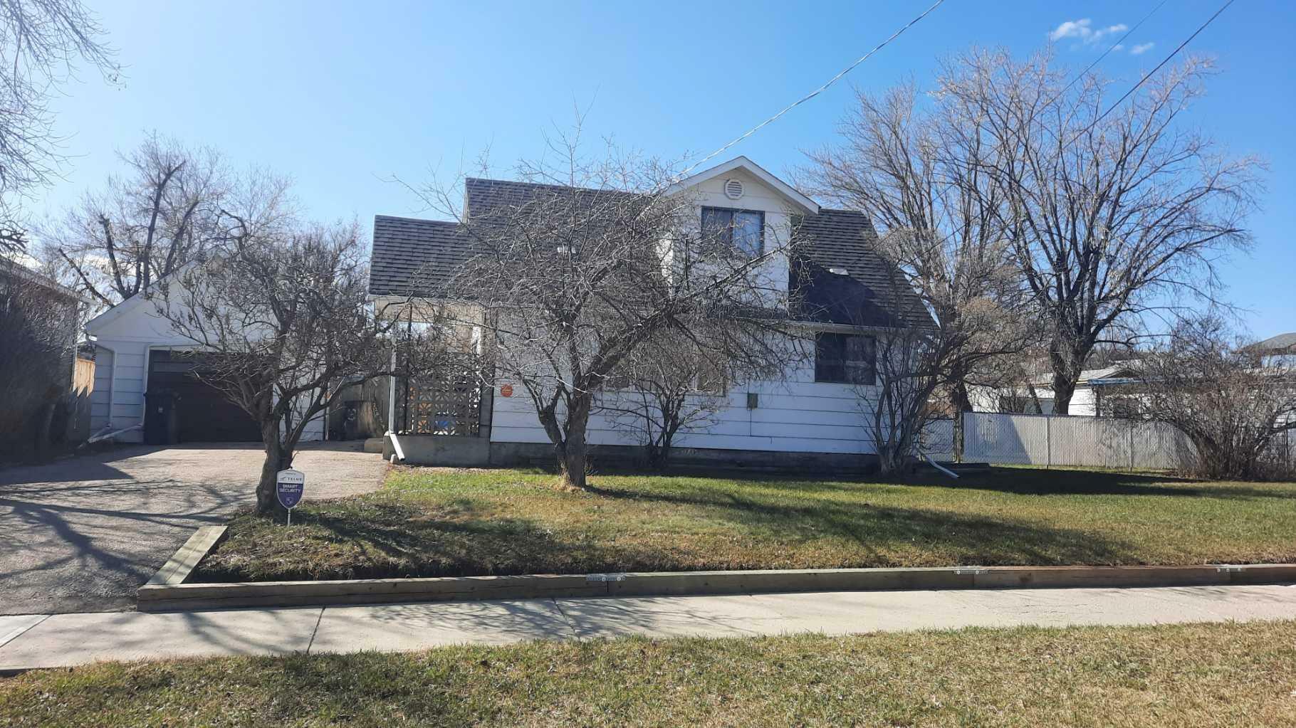 Property Photo: 1111 2 Avenue W AB T0J 0Y2