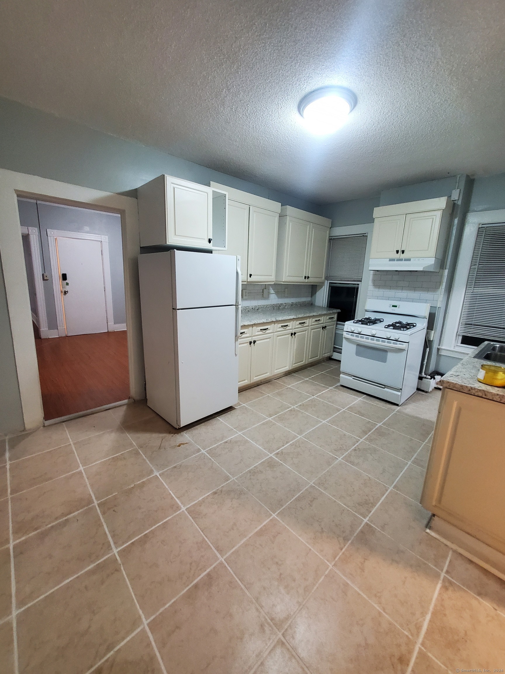 Property Photo:  61-63 Ward Street 61  CT 06106 