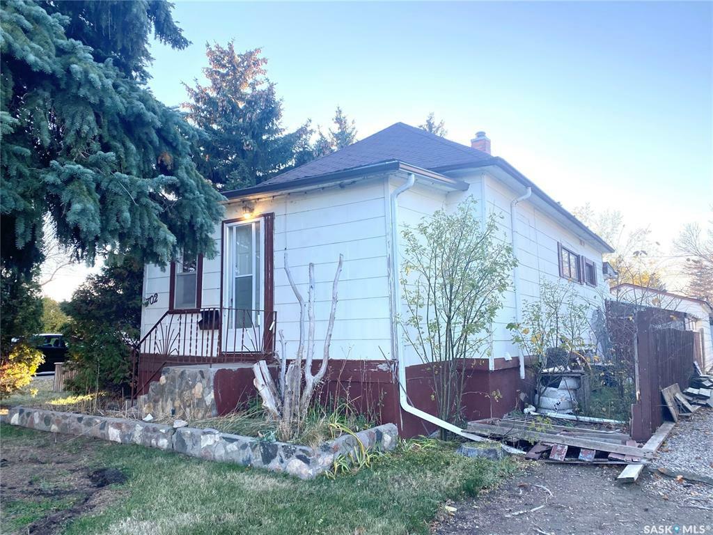 Property Photo:  702 3rd Avenue NW  SK S9H 0T1 