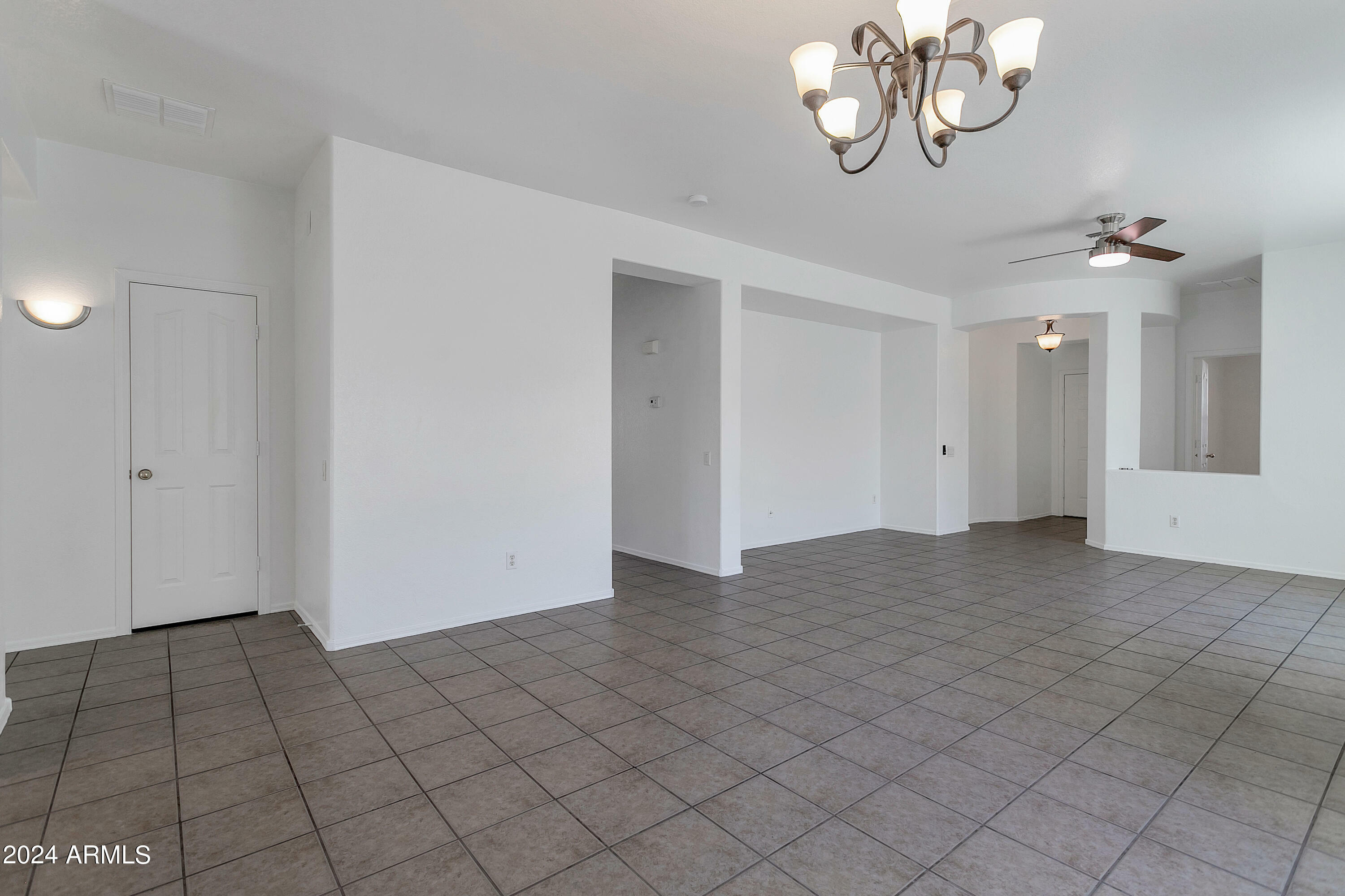 Property Photo: 9153 W Palm Lane AZ 85037