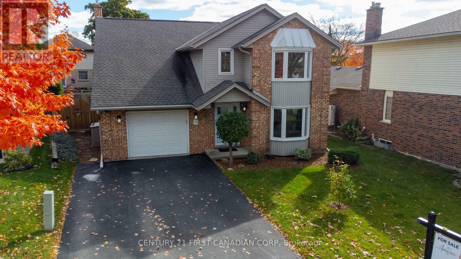 Property Photo:  95 Golfview Court  ON N6C 5V4 