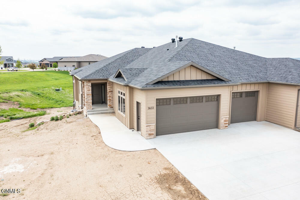 Property Photo:  3633 Ridge Way  ND 58503 