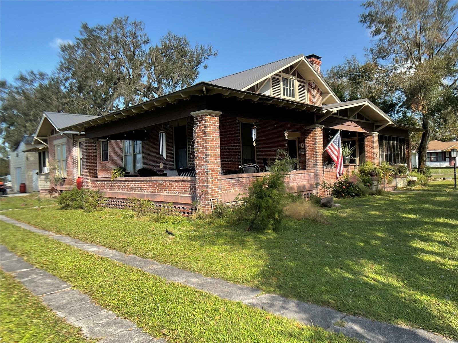 Property Photo:  201 N Dade Avenue  FL 34266 