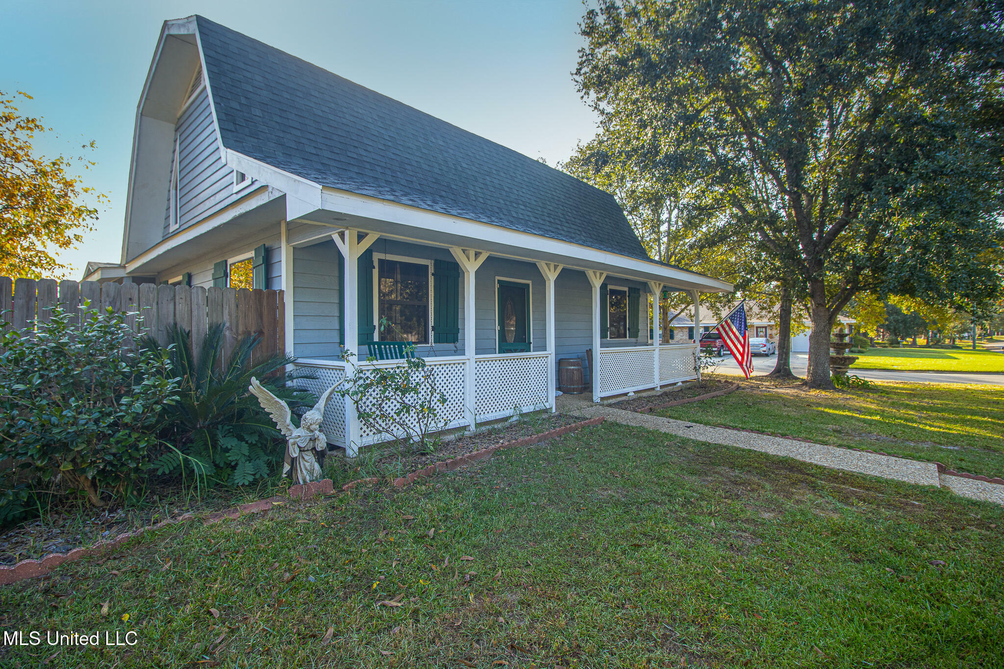 Property Photo:  809 Jackson Boulevard  MS 39520 