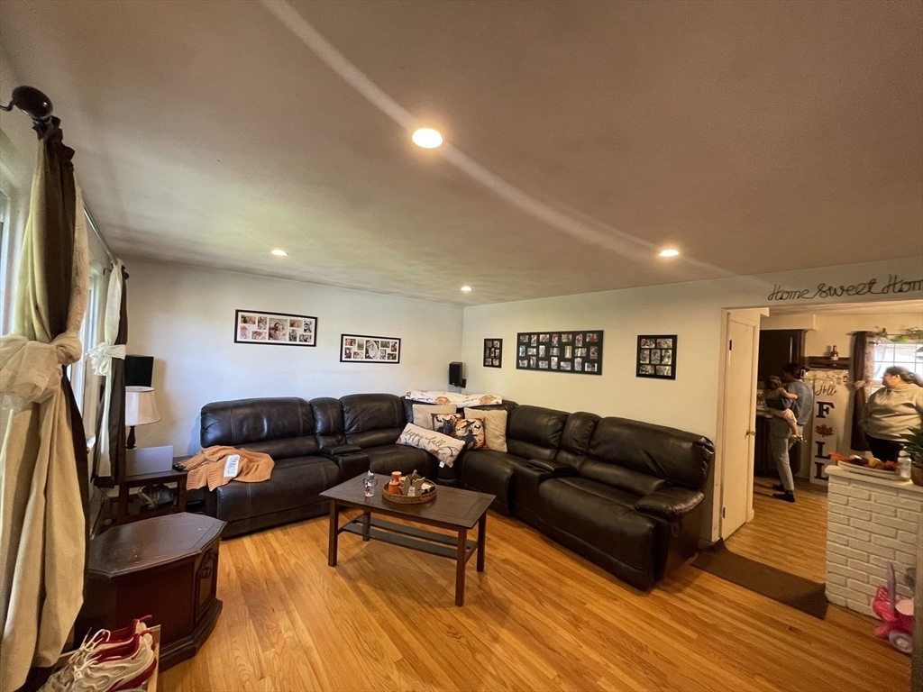 Property Photo:  19 Oneida Ave  MA 01606 