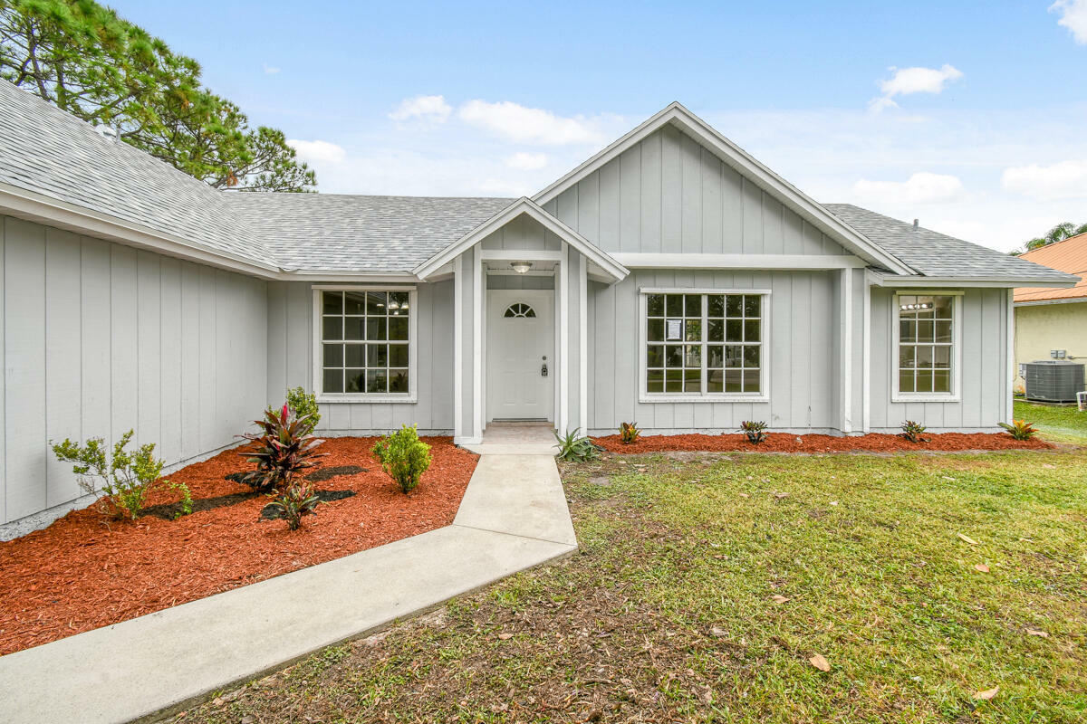 Property Photo:  308 SW Donna Terrace  FL 34984 