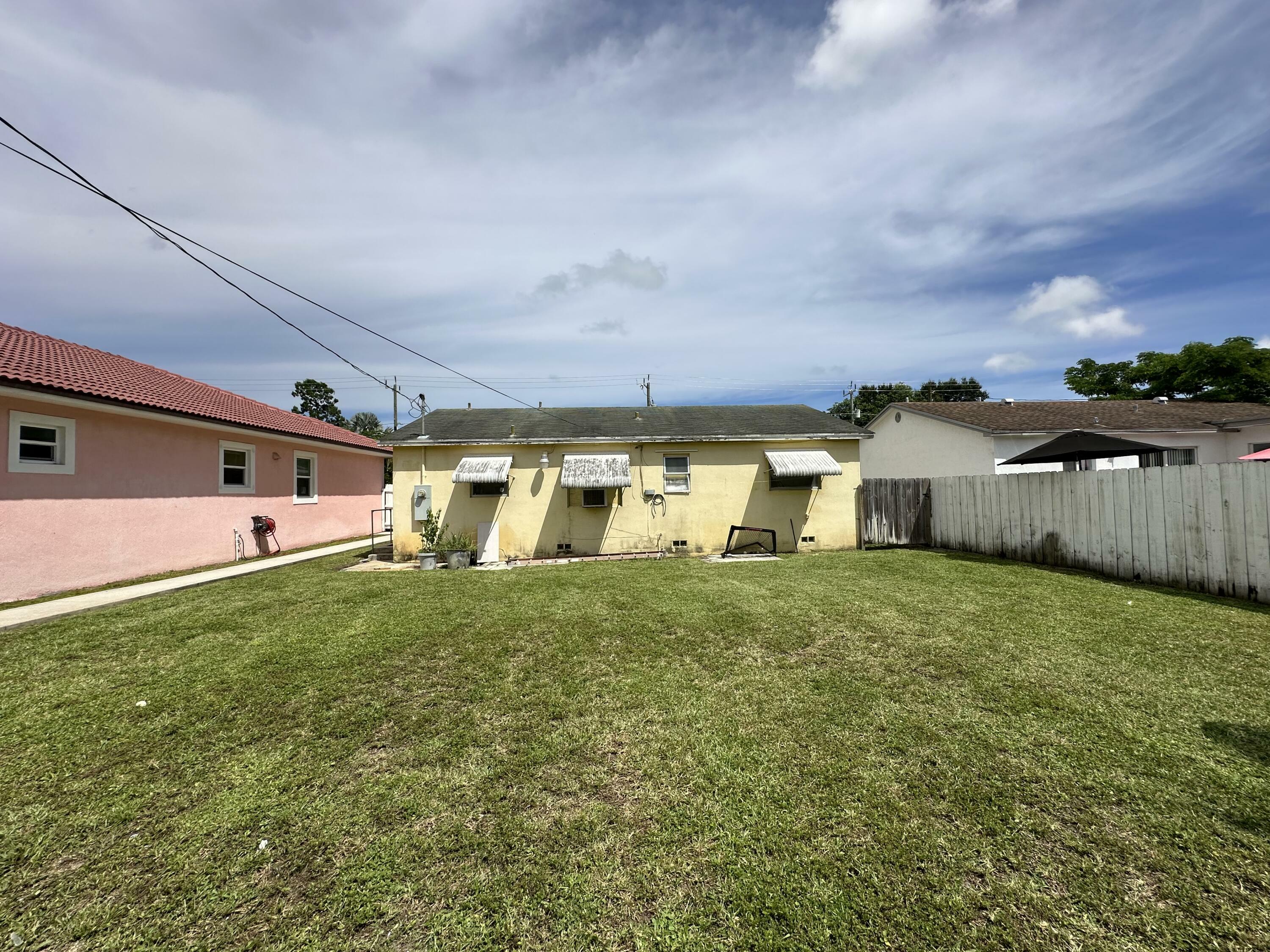 Property Photo:  3825 Edwards Avenue  FL 33461 