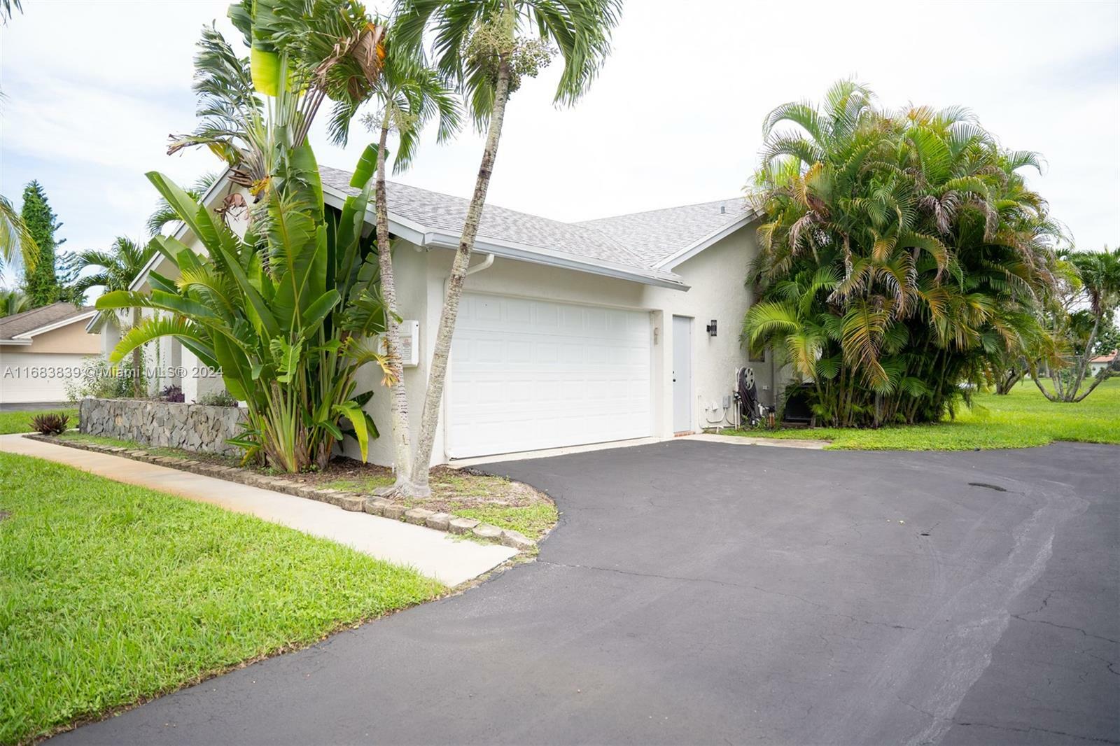 Property Photo:  10316 S 186th Ct S  FL 33498 