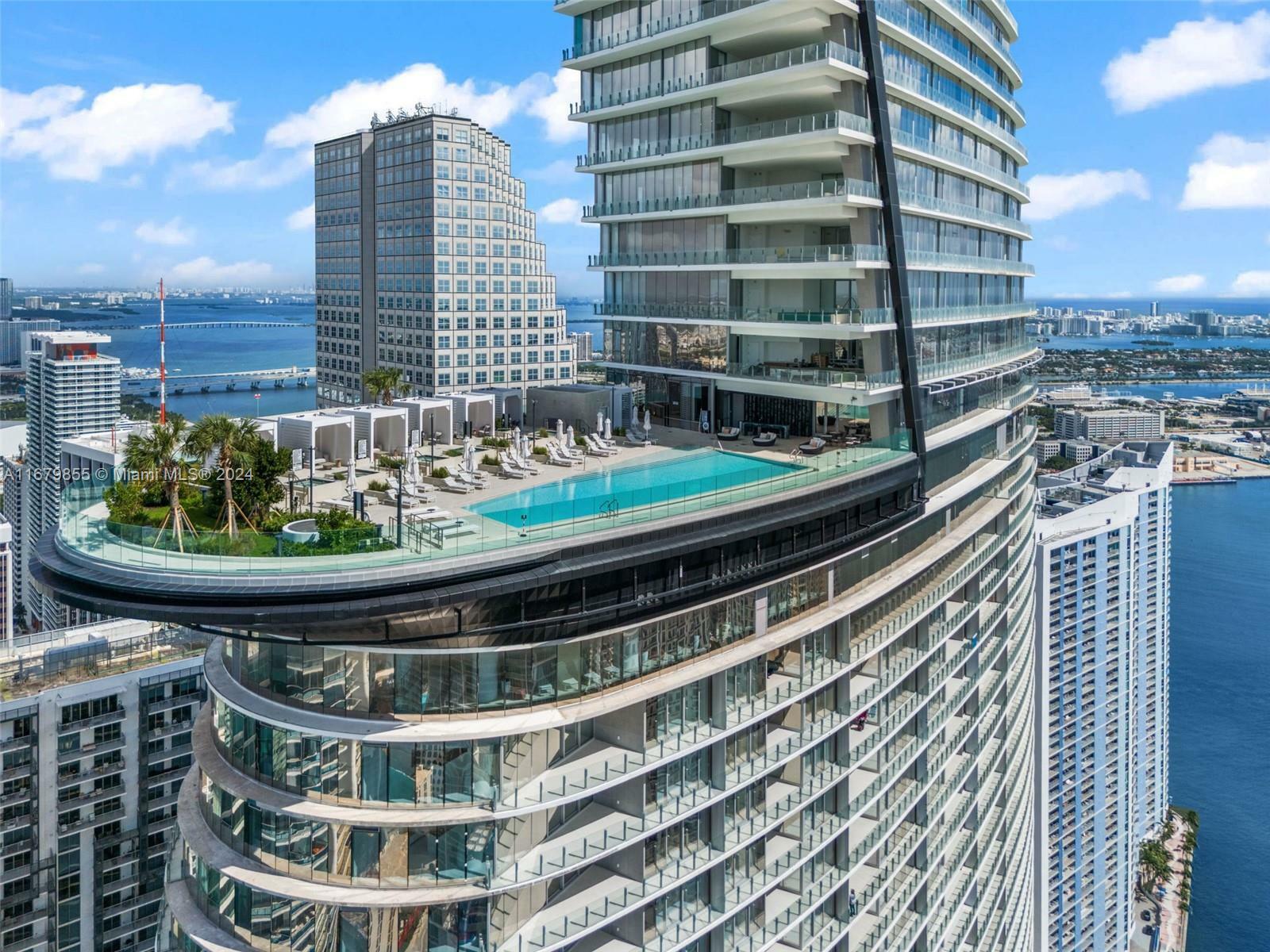 Property Photo:  300 Biscayne Blvd Way 1908W  FL 33131 