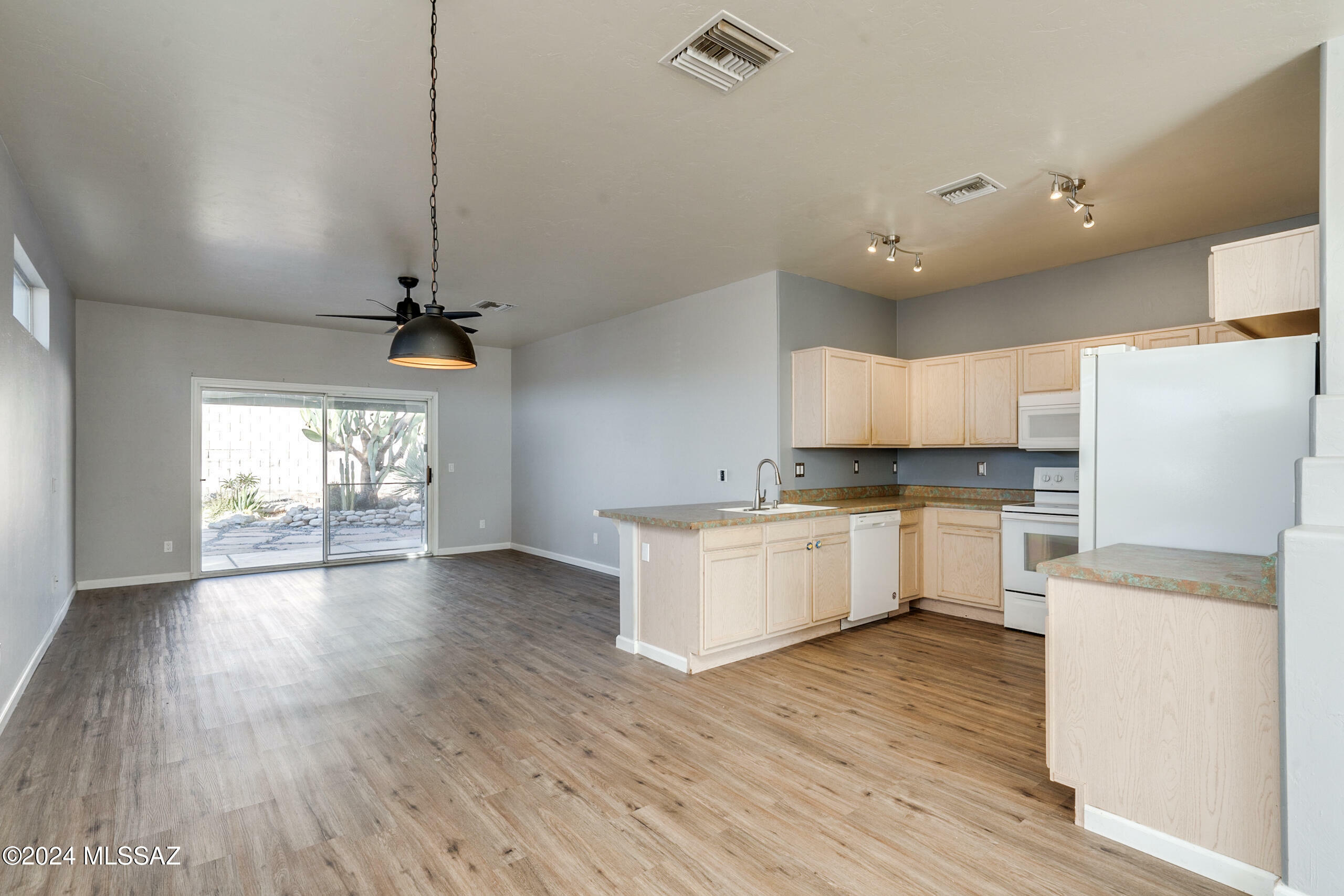 Property Photo:  91 E Futurity Place  AZ 85755 