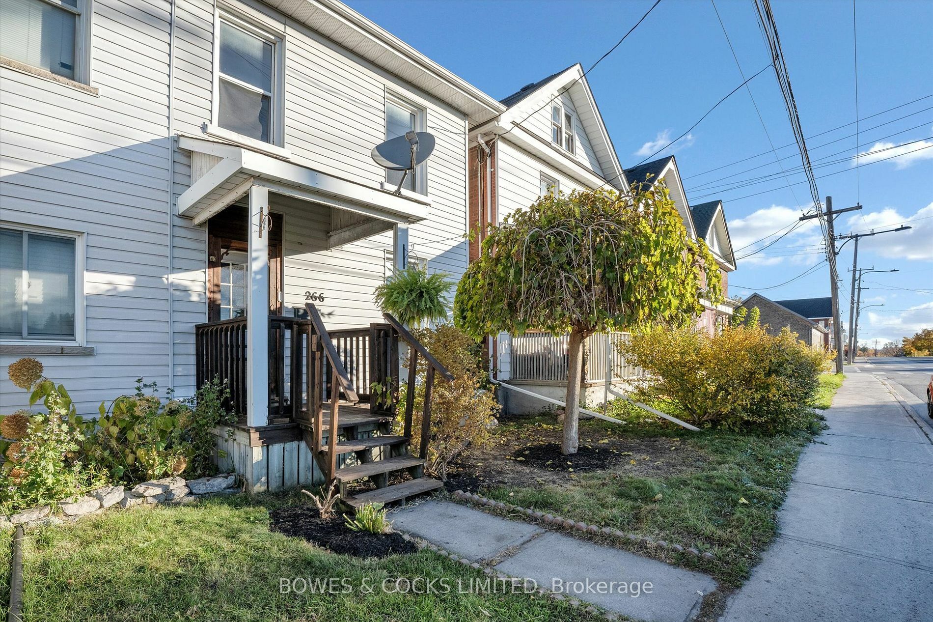 Property Photo:  266 Wolfe St  ON K9J 2L3 