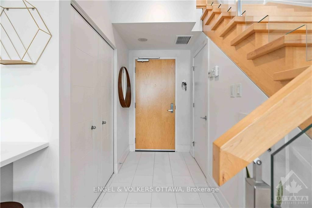 Property Photo:  197 Lisgar Ave 205  ON K2P 0C3 