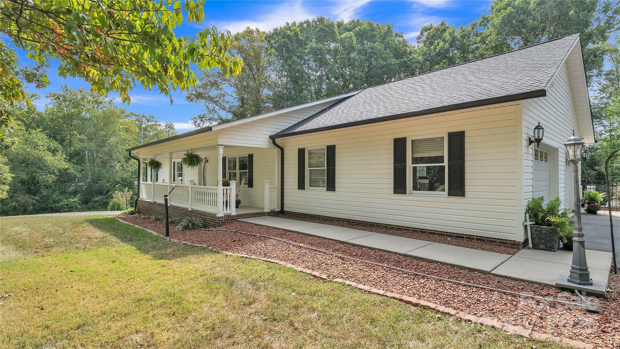 Property Photo:  256 Henry Road  NC 28681 