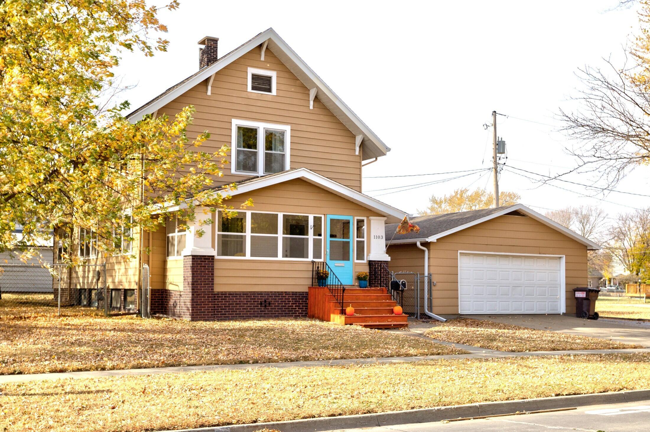 Property Photo:  1103 Linn Street  IA 50036 