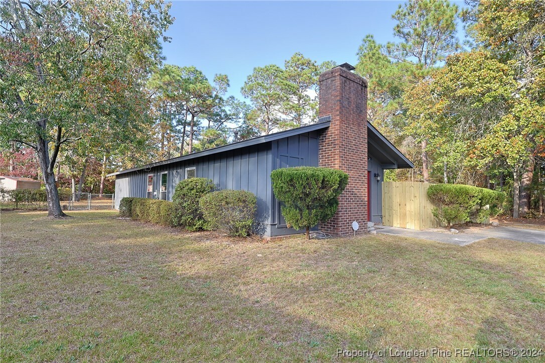 Property Photo:  5906 Lakeridge Drive  NC 28304 