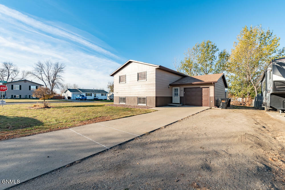 Property Photo:  25 Penenah Drive  ND 58504 