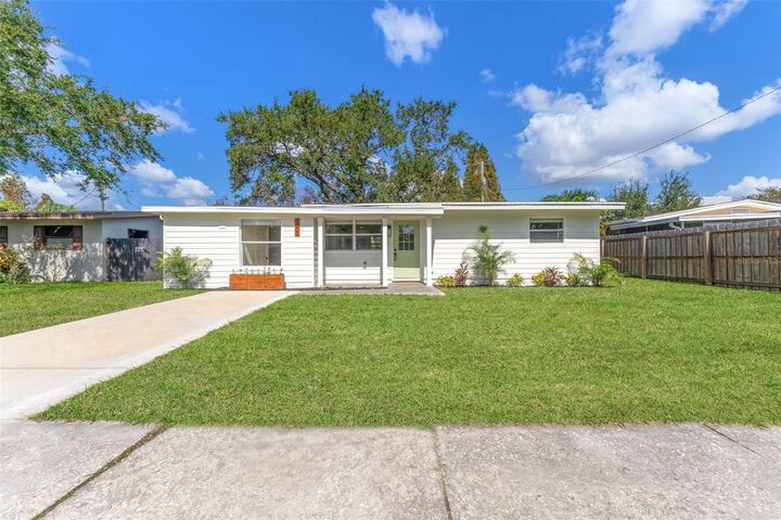 Property Photo:  4703 W Wallace Avenue  FL 33611 