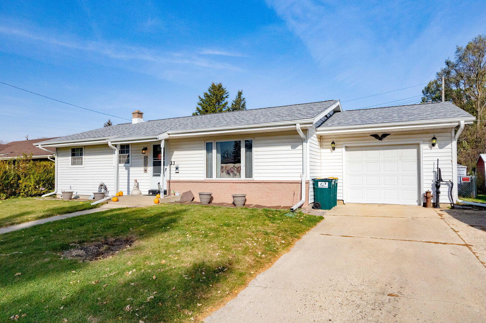 Property Photo: 33 William St WI 53538