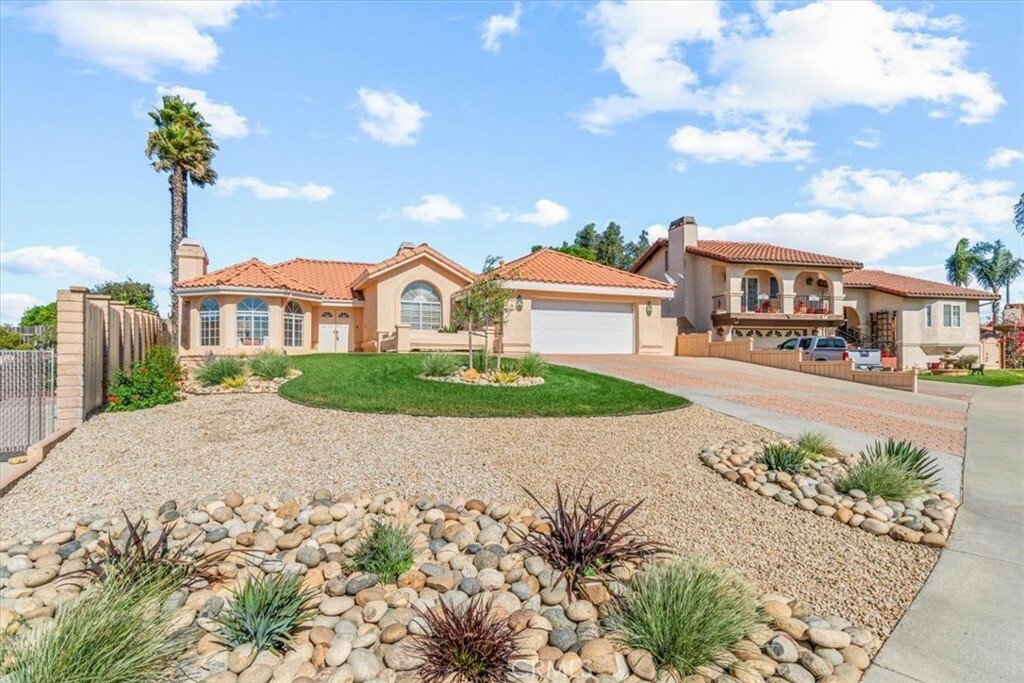 Property Photo:  1015 Butterfly Court  CA 93455 