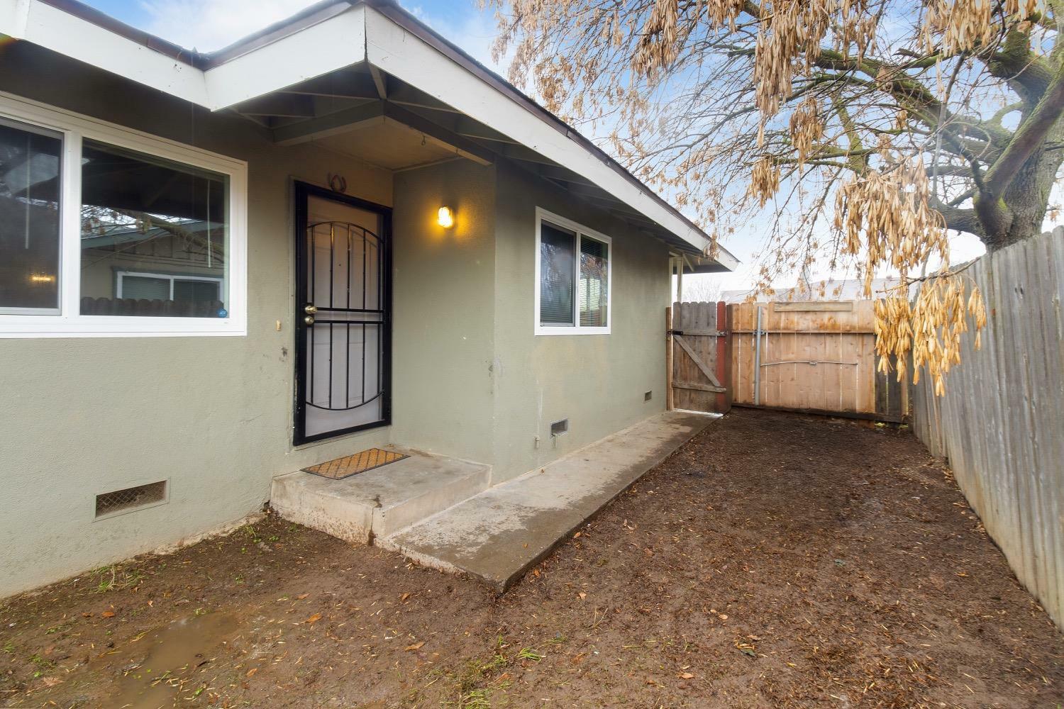 Property Photo:  7735 Loucreta Drive  CA 95828 