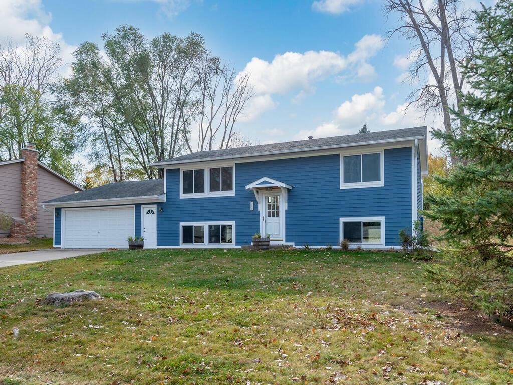 Property Photo:  261 Highwood Drive  MN 55318 