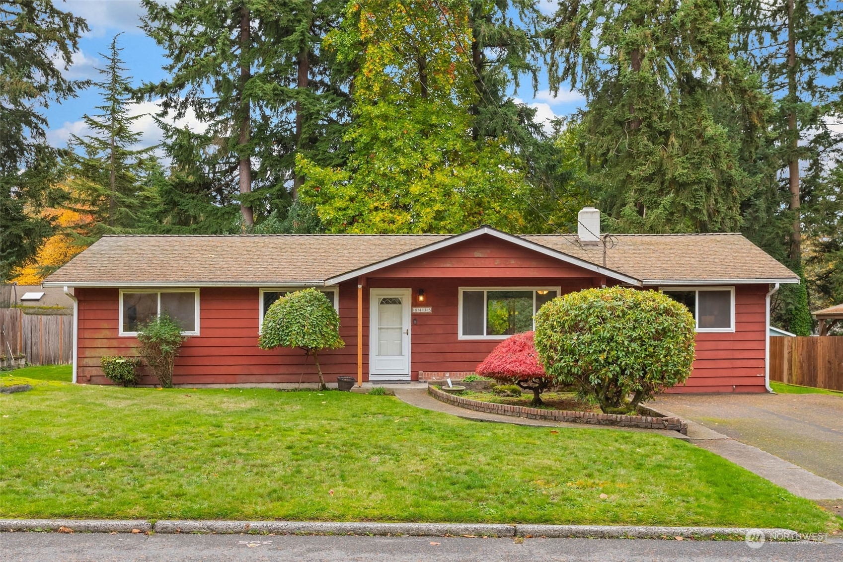 8435 NE 138th Street  Kirkland WA 98034 photo