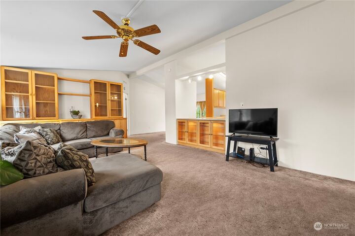 Property Photo: 2487 4th Street NE WA 98802