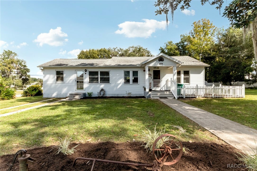 218 N Osceola Avenue  Inverness FL 34450 photo