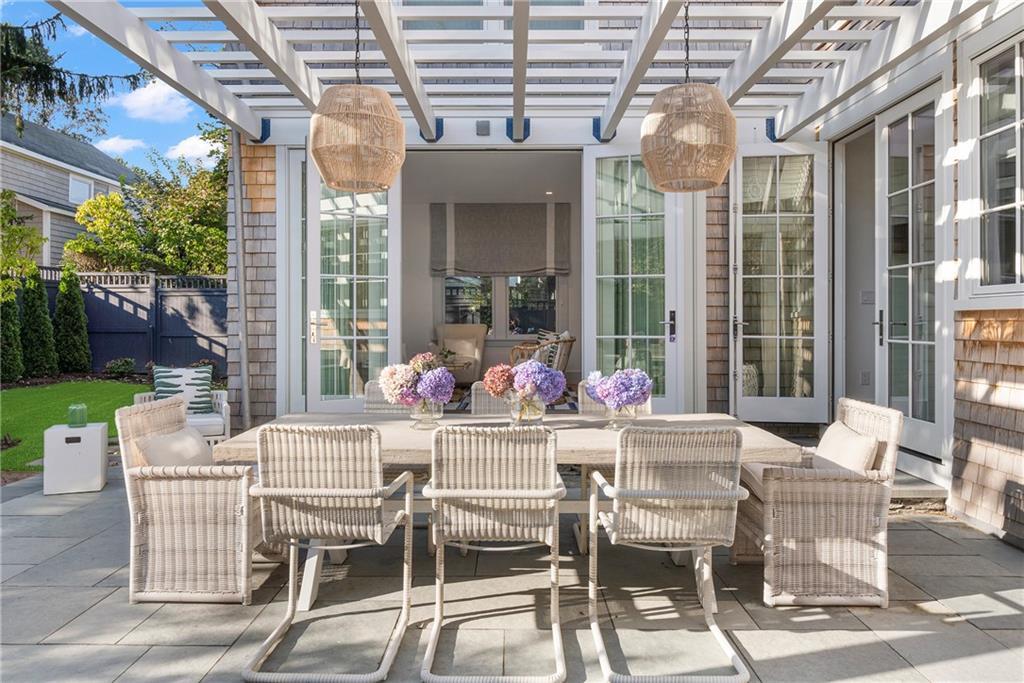 Property Photo:  81 Roseneath Avenue  RI 02840 